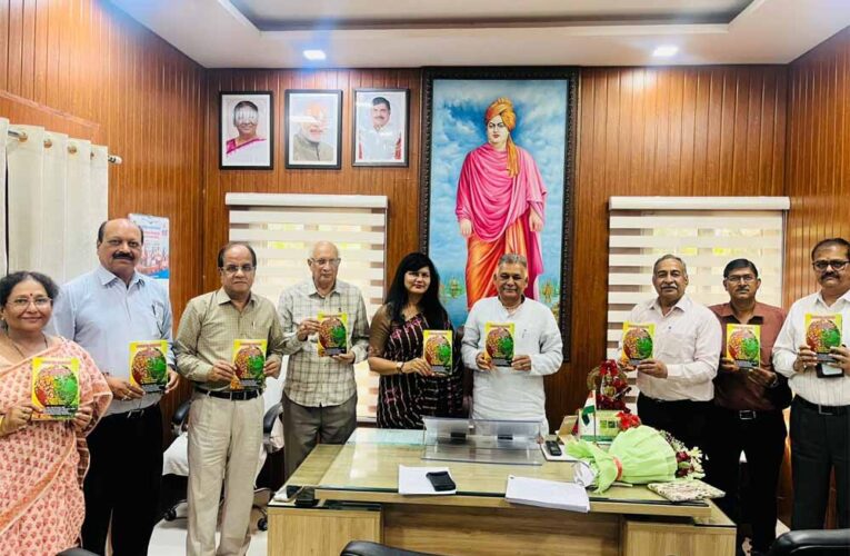 मंत्री परमार ने क्लाइमेट चेंज एंड बायोडायवर्सिटी विषयक राष्ट्रीय वेबीनार पर आधारित पुस्तिका का किया विमोचन