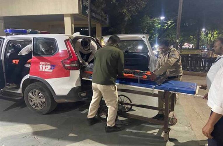 इंदौर के डायल-112 हीरोज रात्रि गश्त के दौरान घायल मिले व्यक्ति को त्वरित सहायता से पहुँचाया अस्पताल