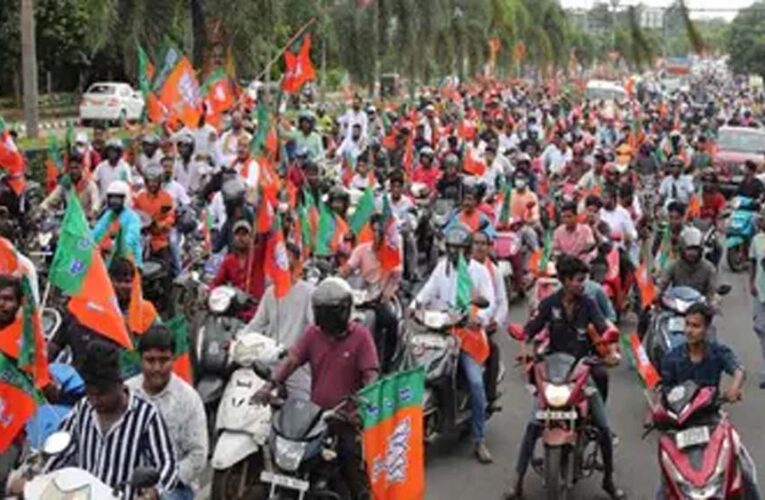 बंगाल में बाइक रैली पर सख्ती: पीछे बैठना भी पड़ा भारी, चुनाव आयोग का बड़ा फैसला