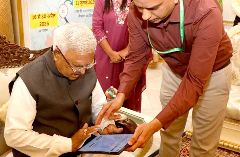 राज्यपाल पटेल ने जनगणना की स्व-गणना प्रक्रिया में हिस्सा लिया