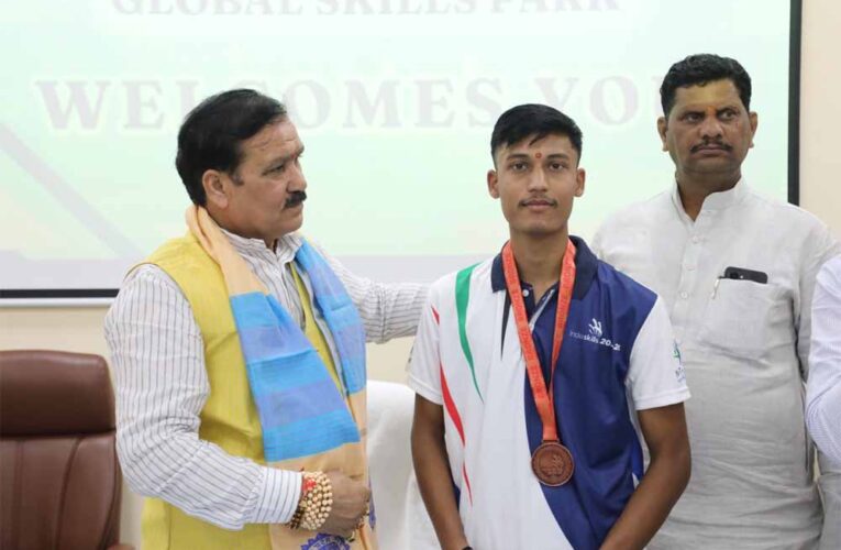 मंत्री टेटवाल ने ग्लोबल स्किल्स पार्क का भ्रमण कर प्रगतिरत कार्यों और योजनाओं की समीक्षा की