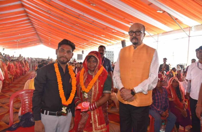 सामूहिक विवाह कार्यक्रम में शामिल हुए राज्यपाल