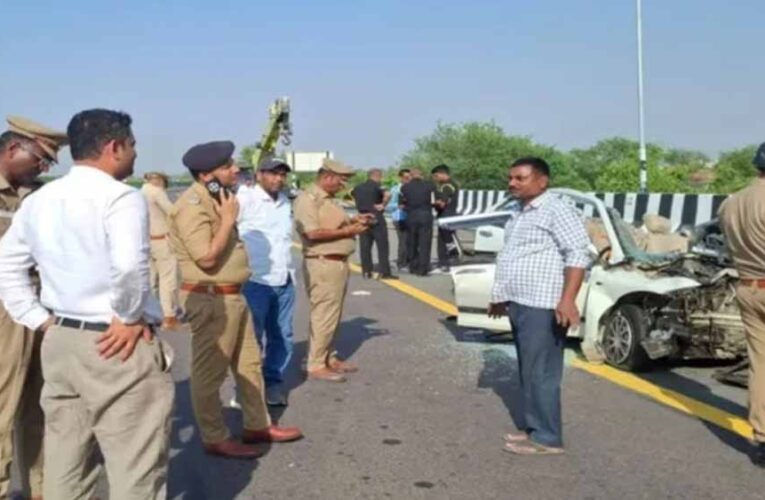 पूर्वांचल एक्सप्रेस-वे पर भीषण हादसा, कंटेनर से टकराई कार; दंपती समेत 5 की मौत