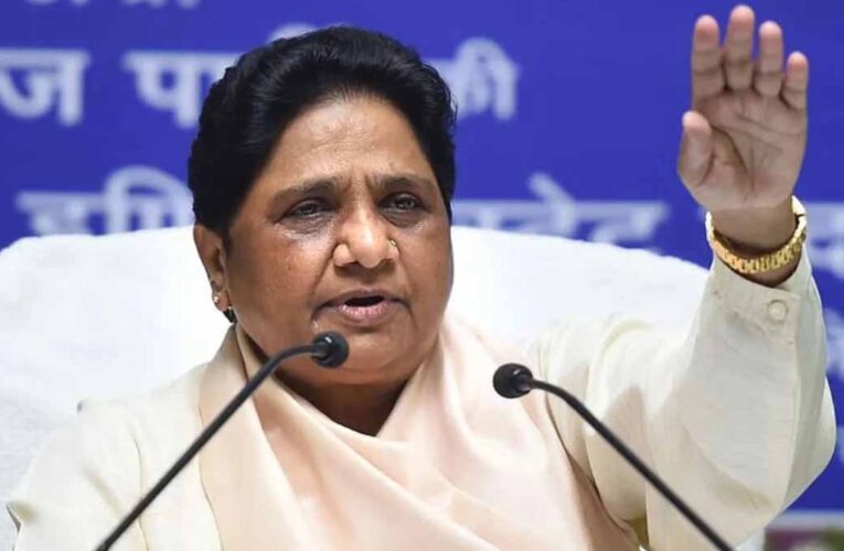 ब्राह्मण टिप्पणी पर गरमाई यूपी की राजनीति, मायावती ने अखिलेश से मांगी माफी