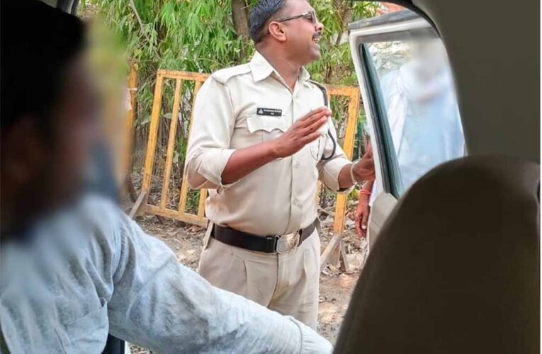 हरदा के डायल-112 हीरोज रेलवे ट्रैक पर खड़े व्यक्ति की सतर्कता से बचाई जान समझाइश देकर परिजनों के सुपुर्द किया