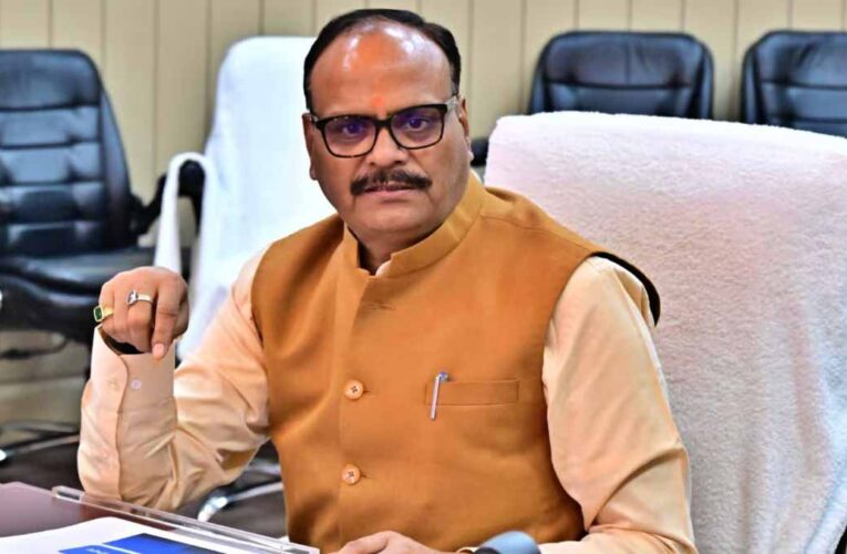 यूपी स्वास्थ्य विभाग में बड़ा एक्शन, 5 डॉक्टर बर्खास्त, 16 अधिकारियों पर गिरी गाज