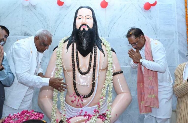 सुशासन तिहार 2026: मुख्यमंत्री विष्णु देव साय ने किया मुंगेली नगर के चौक-चौराहों में स्थापित प्रतिमाओं का अनावरण