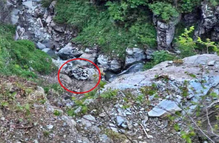 चंबा के साच पास में दर्दनाक हादसा: टैक्सी खाई में गिरी, चालक समेत 8 पर्यटकों की मौत