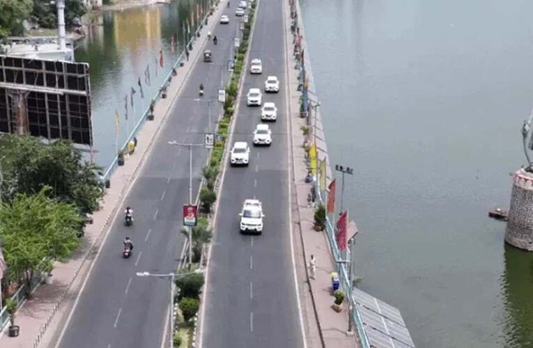 सादगी की मिसाल: सिर्फ 8 गाड़ियों के काफिले में निकले CM मोहन यादव, मंत्रियों ने भी घटाया लाव-लश्कर
