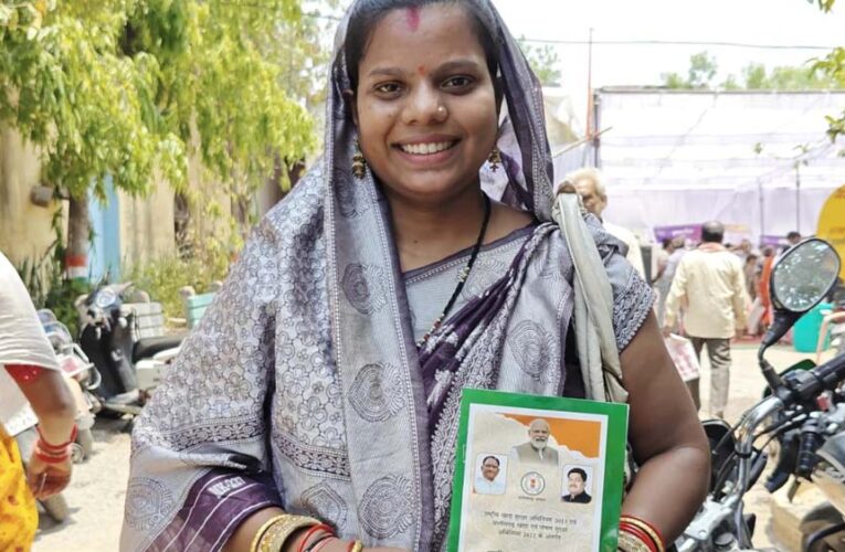 सफलता की कहानी-सुनीता जायसवाल को मौके पर मिला राशन कार्ड, चेहरे पर लौटी मुस्कान