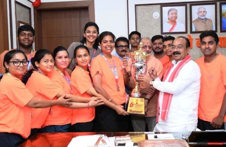 उप मुख्यमंत्री अरुण साव से फेडरेशन कप मिक्स्ड नेटबॉल चैंपियनशिप में रजत पदक जीतने वाले खिलाड़ियों ने की मुलाकात