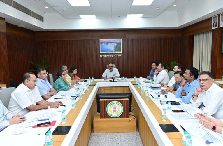 मुख्य सचिव ने की महत्वपूर्ण योजनाओं के क्रियान्वयन की समीक्षा, डेटा आधारित निगरानी पर जोर