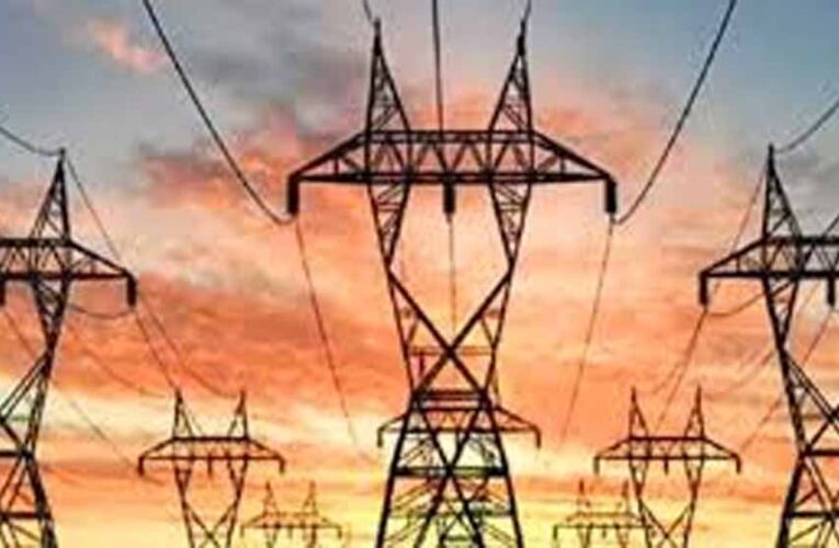 लखनऊ में बिजली संकट: फैजुल्लागंज में सड़क जाम, भीषण गर्मी में लोग परेशान