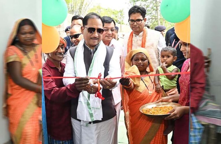 पक्के घर का सपना हुआ साकार : मुख्यमंत्री विष्णु देव साय ने लेमरू में हितग्राही धरम सिंह के नए आवास में कराया गृह प्रवेश