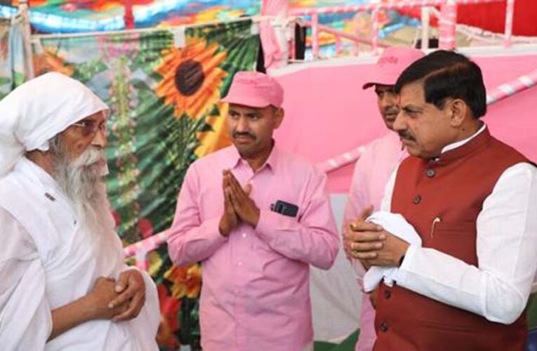 गुरुदेव के आशीर्वाद से ही सनातन और सत्य मार्ग का अनुसरण करने की प्रेरणा मिलती है : मुख्यमंत्री डॉ. यादव