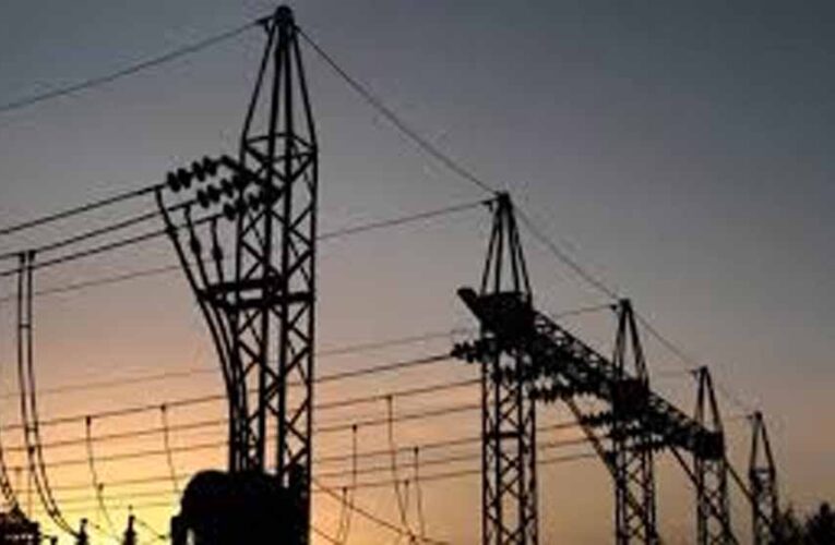 लखनऊ में बिजली संकट से हाहाकार, 40 हजार आबादी अंधेरे में रही, पानी की सप्लाई भी प्रभावित