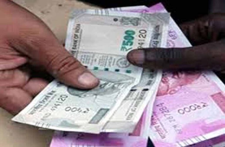 गोरखपुर थाने में रिश्वतखोरी का वीडियो वायरल, पासपोर्ट सत्यापन के नाम पर वसूली का आरोप