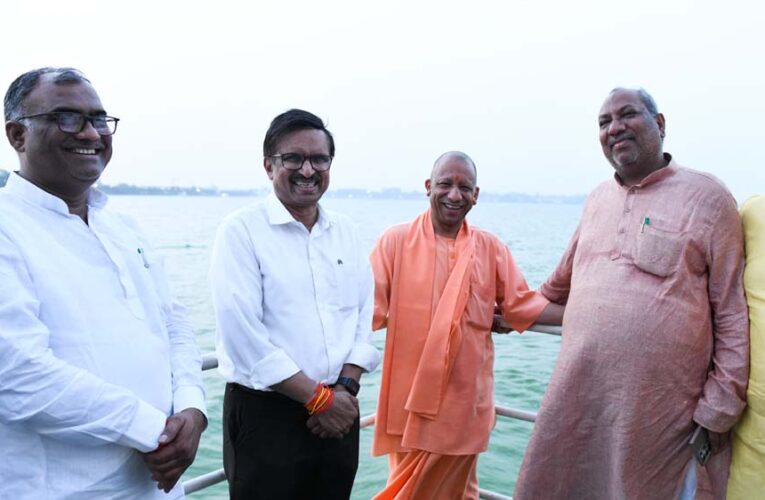 सीएम योगी ने रामगढ़ताल में की क्रूज की सवारी