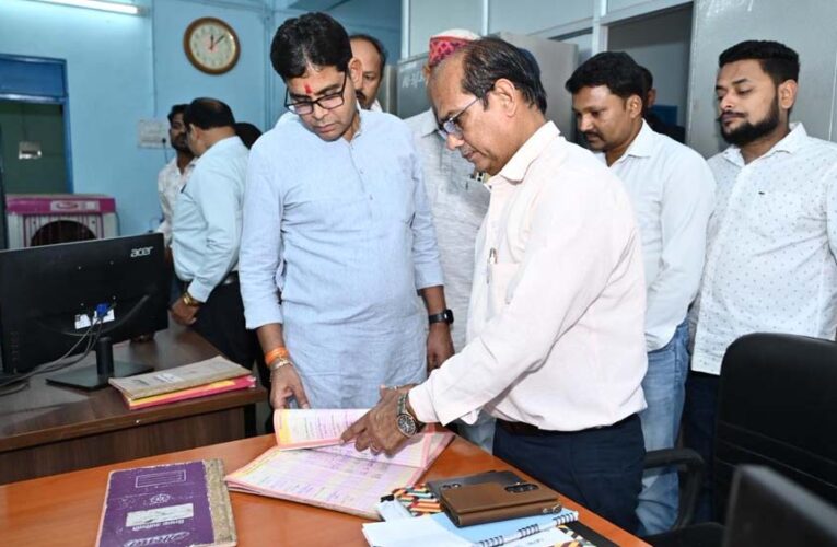 शैक्षणिक और गैर-शैक्षणिक स्टाफ अनिवार्य रूप से निर्धारित समय पर महाविद्यालय में उपस्थित रहें-मंत्री टंक राम वर्मा
