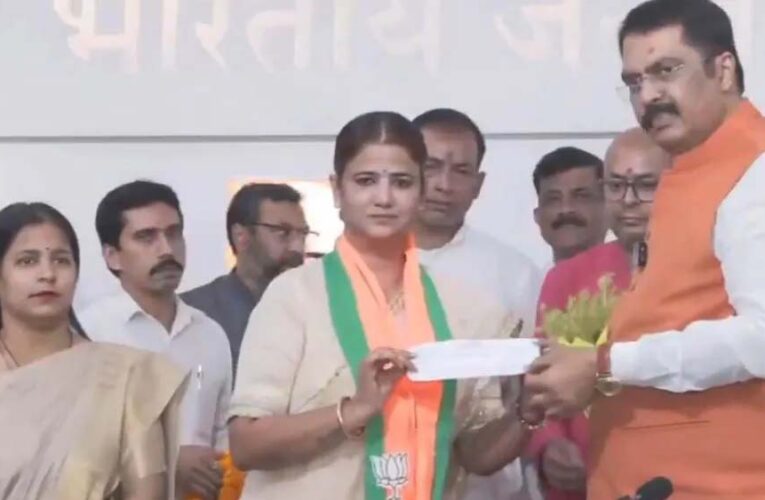 RJD को बड़ा झटका, रितु जायसवाल ने थामा BJP का दामन; संजय सरावगी ने दिलाई सदस्यता