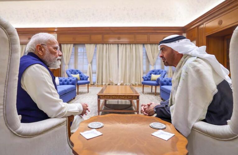 UAE के इस फैसले से भारत की किस्मत चमकेगी, डॉलर के बजाय रुपये में मिलेगा तेल