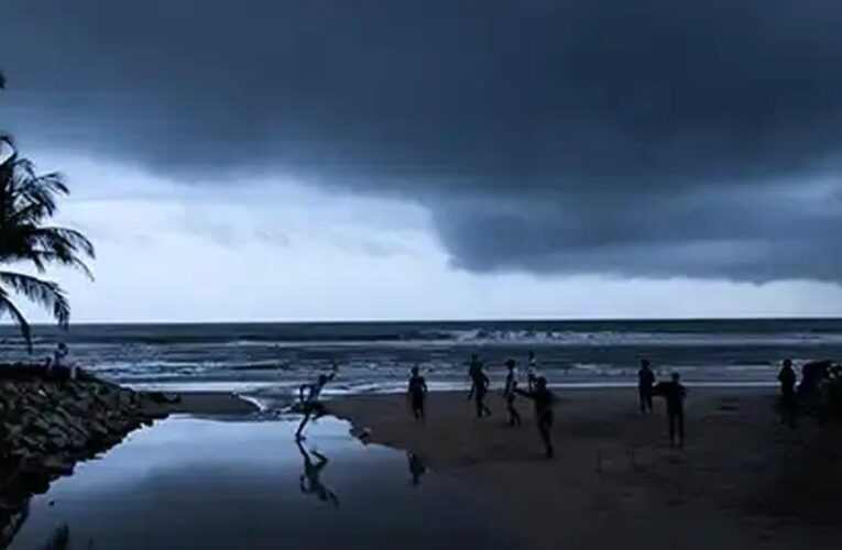मौसम का बड़ा अपडेट! भारत की ओर बढ़ रहे 2500 किमी चौड़े बादल, 5 राज्यों में होगी झमाझम बारिश