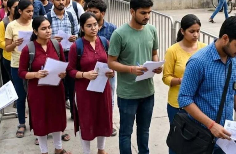 NEET UG 2026: परीक्षा के लिए जूते बैन, जानें ड्रेस कोड, डॉक्यूमेंट लिस्ट और एंट्री टाइम