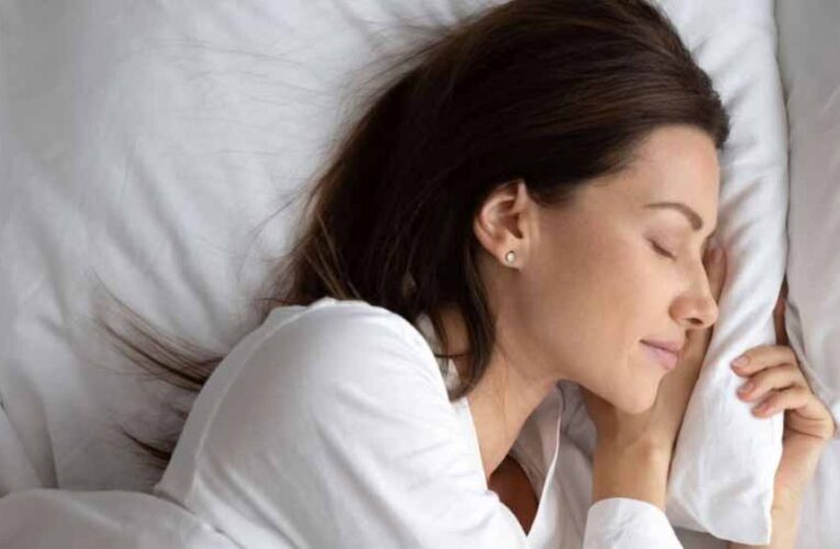 ब्रह्ममुहूर्त के सपनों का रहस्य: 5 भाग्यशाली संकेत जो बदल सकते हैं आपका भविष्य