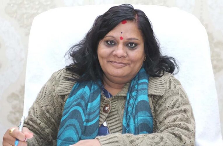 MP की लेडी अफसर लक्ष्मी गामड़ की पोस्ट पर हंगामा, ‘थप्पड़ मारने वाला असिस्टेंट’ की मांग