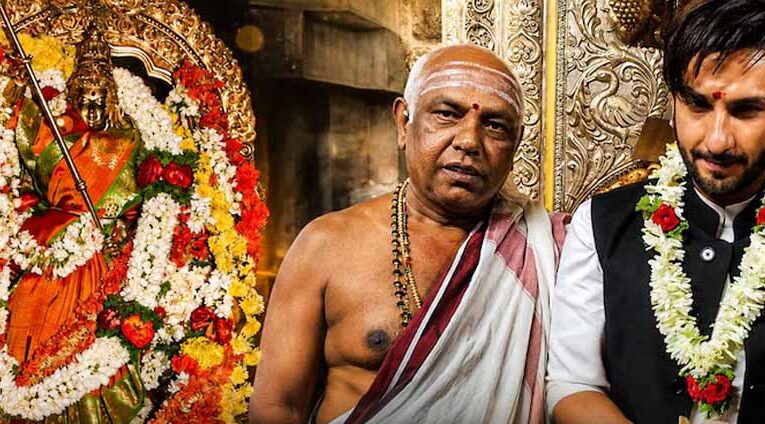 रणवीर सिंह ने मैसूर के चामुंडेश्वरी मंदिर में किए दर्शन, पूजा के बाद चर्चा में आए