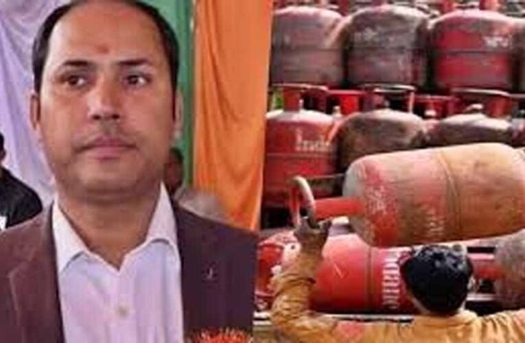 गैस सिलेंडर के लिए तहसील पहुंचे युवक को एसडीएम ने कराया गिरफ्तार