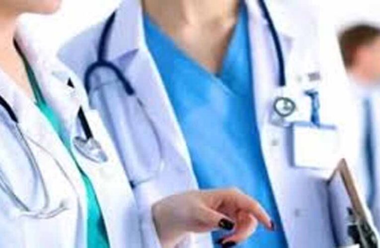 यूपी में स्वास्थ्य विभाग पर सख्ती: 28 डॉक्टर 15 से ज्यादा अस्पतालों से जुड़े मिले