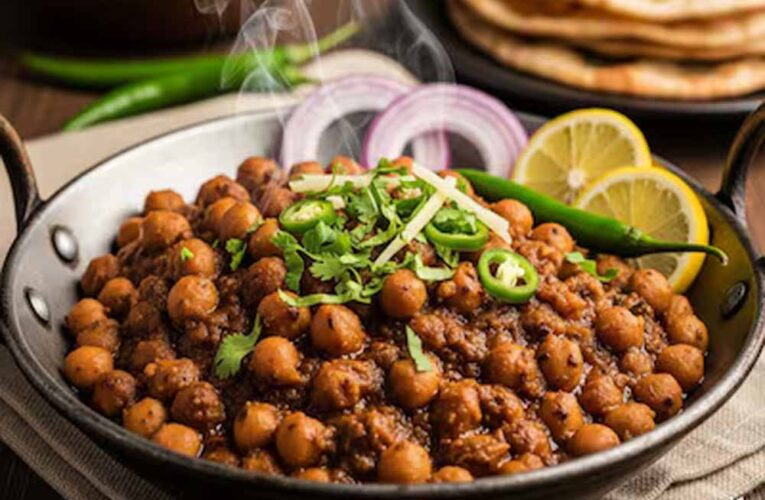 घर पर बनाएं होटल जैसे गाढ़े और स्वादिष्ट छोले, जानें आसान ट्रिक