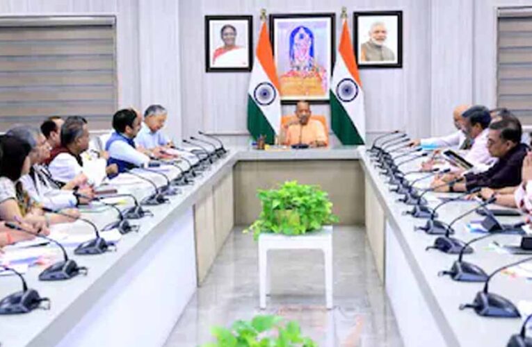 सीएम योगी ने वर्क फ्रॉम होम और सार्वजनिक परिवहन को बढ़ावा देने की दी अपील