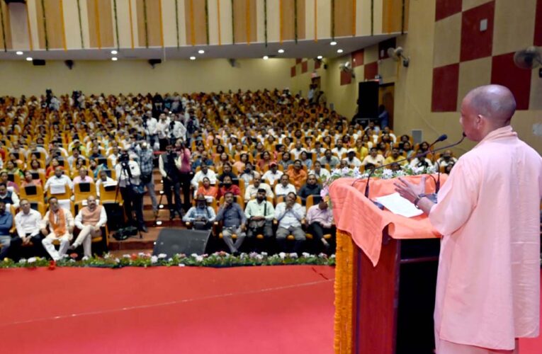 शिक्षकों को सम्मान-सुरक्षा का संबल, यूपी में अब सशक्त शिक्षा व्यवस्था
