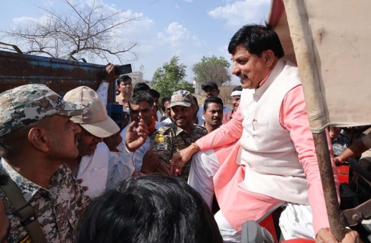 मुख्यमंत्री डॉ यादव अचानक पहुंचे उज्जैन और किया उपार्जन केंद्र का औचक निरीक्षण