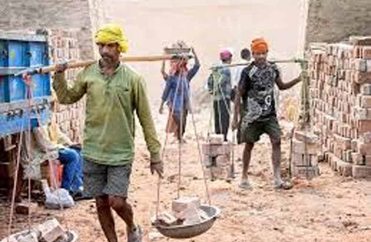 उत्तर प्रदेश में निर्माण श्रमिकों के पंजीकरण की प्रक्रिया हुई सरल, आधार और 90 दिन कार्य अनुभव पर्याप्त