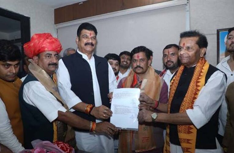 नागरिक आपूर्ति निगम के अध्यक्ष डॉ. के.पी. यादव एवं उपाध्यक्ष कांकर ने संभाला पदभार