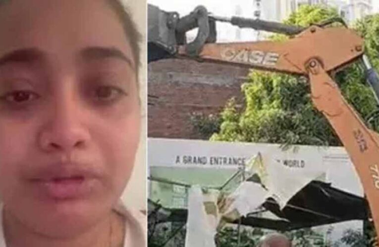 लखनऊ: सैलून मैनेजर रत्ना सिंह सुसाइड केस में आरोपी के अपार्टमेंट पर चला बुलडोजर