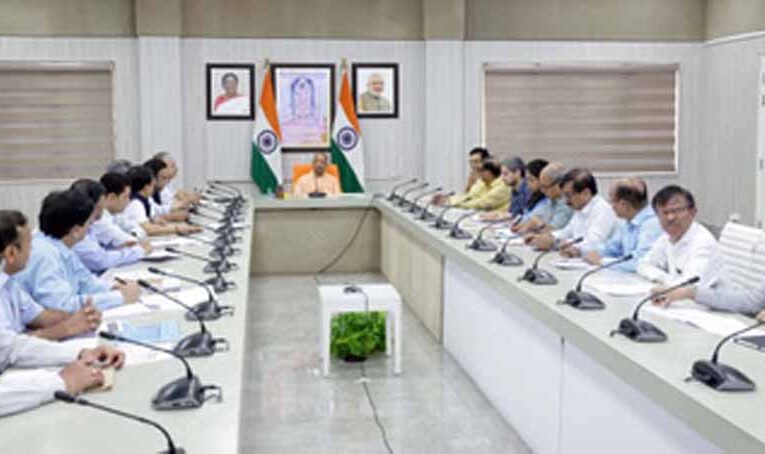 भीषण गर्मी में बिजली संकट पर सीएम योगी सख्त, अधिकारियों को दिए सख्त निर्देश