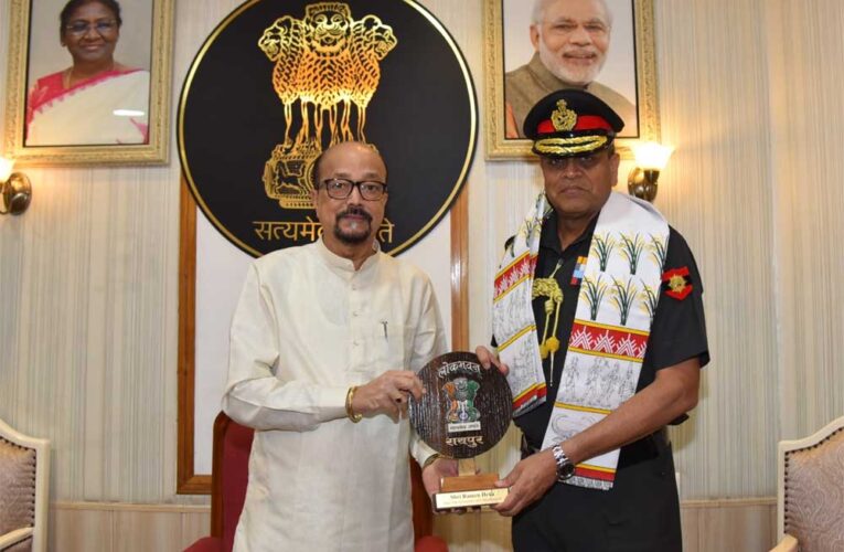 राज्यपाल  डेका से लेफ्टिनेट जनरल अनिंद्या सेनगुप्ता ने की सौजन्य भेंट