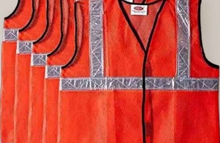 ट्रैफिक पुलिस को मिली रिफ्लेक्टिव सेफ्टी जैकेट, राडा ने दिया हरियाली बढ़ाने का संदेश