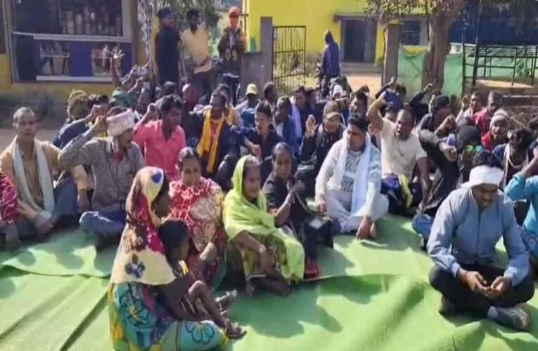 किसानों के बीच सांसद की फटकार से भड़के निरीक्षक, माइक छोड़कर बीच कार्यक्रम से निकले बाहर