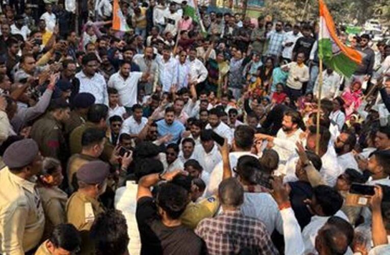 बिना अनुमति विरोध पर कार्रवाई: ग्रामीण कांग्रेस के 8 नेता गिरफ्तार