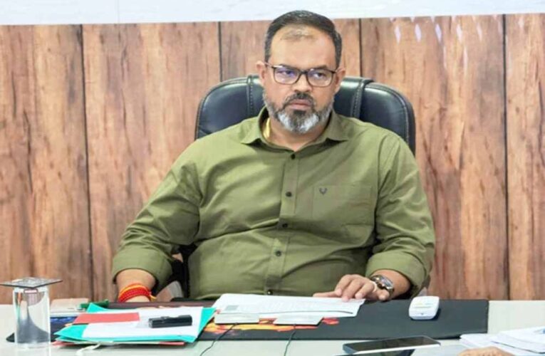 खाद वितरण में गड़बड़ी पर कलेक्टर सख्त, 66 अधिकारी-कर्मचारियों को थमाए नोटिस