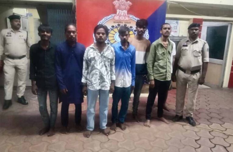 रायपुर कोर्ट परिसर में चाकू लेकर पहुंचे 2 युवक गिरफ्तार, पुलिस के चेकिंग अभियान में 8 संदिग्ध भी पकड़े गए