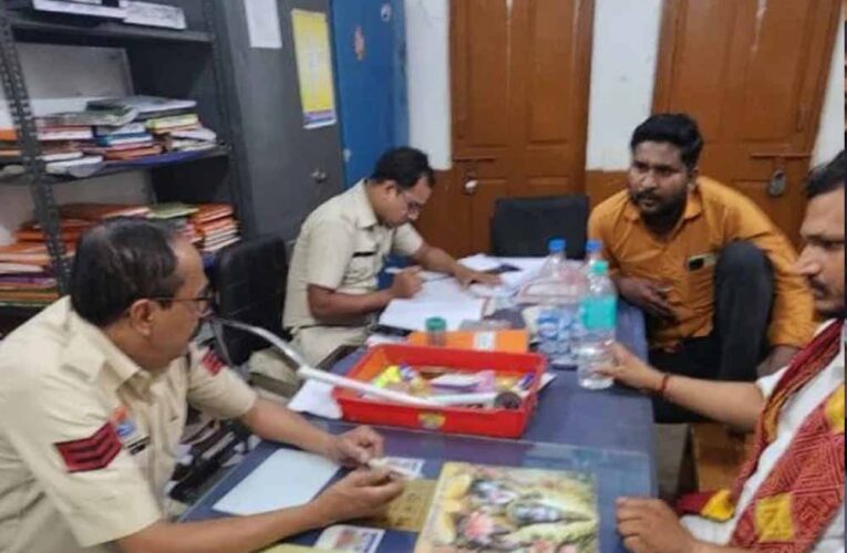 बिलासपुर में कबाड़ माफिया की VIP एंट्री! थाने में बैठकर चाय पीते तस्वीर वायरल