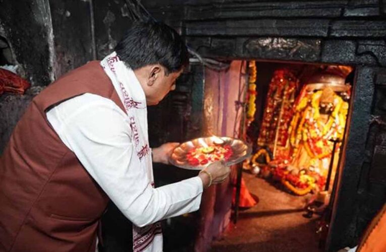 मुख्यमंत्री डॉ. यादव ने दंतेवाड़ा में मां दंतेश्वरी के दर्शन कर की सर्वकल्याण की प्रार्थना