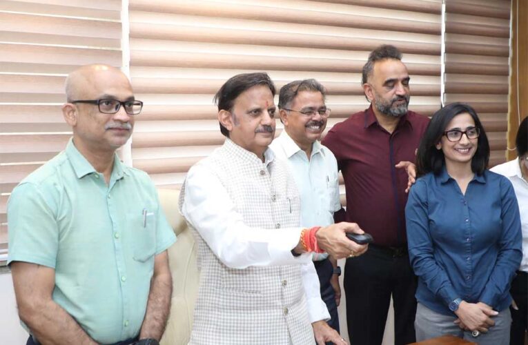 उप मुख्यमंत्री शुक्ल ने “एयर एम्बुलेंस एमपी” पोर्टल एवं मोबाइल ऐप का किया शुभारंभ