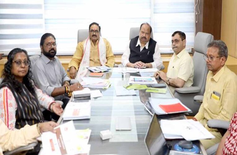लघु उद्योग निगम के क्रियाकलापों को व्यापक स्वरूप देकर व्यवसाय और मुनाफा बढ़ाएं : मंत्री  काश्यप